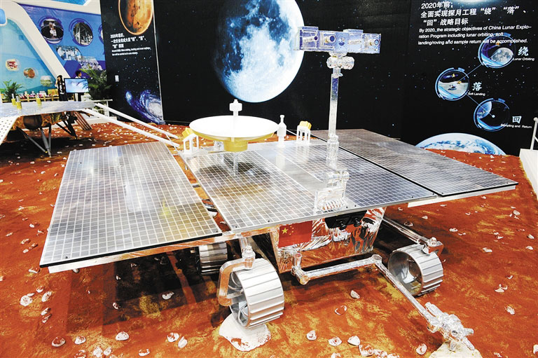 在2014年11月第十届中国国际航空航天博览会上，火星探测器原尺寸模型首次与公众见面在2014年11月第十届中国国际航空航天博览会上，火星探测器原尺寸模型首次与公众见面
