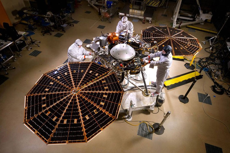 今年3月，NASA宣布于去年12月搁置的InSight将于2018年再发射。InSight是NASA利用地震勘探、地质测量以及热传输技术对火星内部进行深层次探索的重大项目，旨在帮助人类进一步理解火星岩石地表的形成原因。