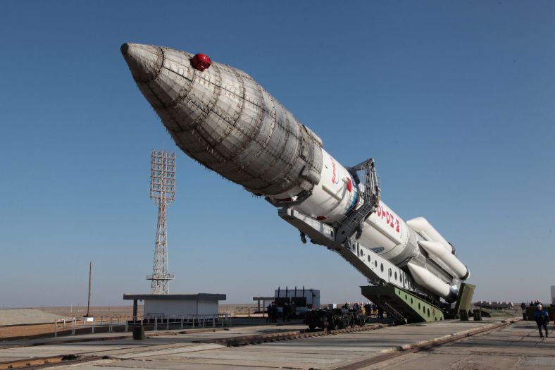 3月11日，搭载ExoMars项目追踪气体轨道器(TGO)的质子号火箭质子号火箭被运往拜科努尔发射场