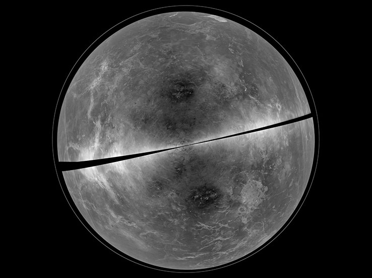 2012年，天文学家将阿雷西博天文台和绿岸望远镜的数据结合起来，生成了这张极为详尽的金星表面图像