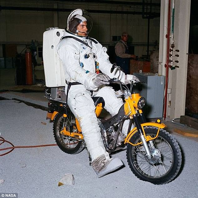 美国宇航局的工程师首先对市面公开销售的本田CT90迷你摩托进行测试