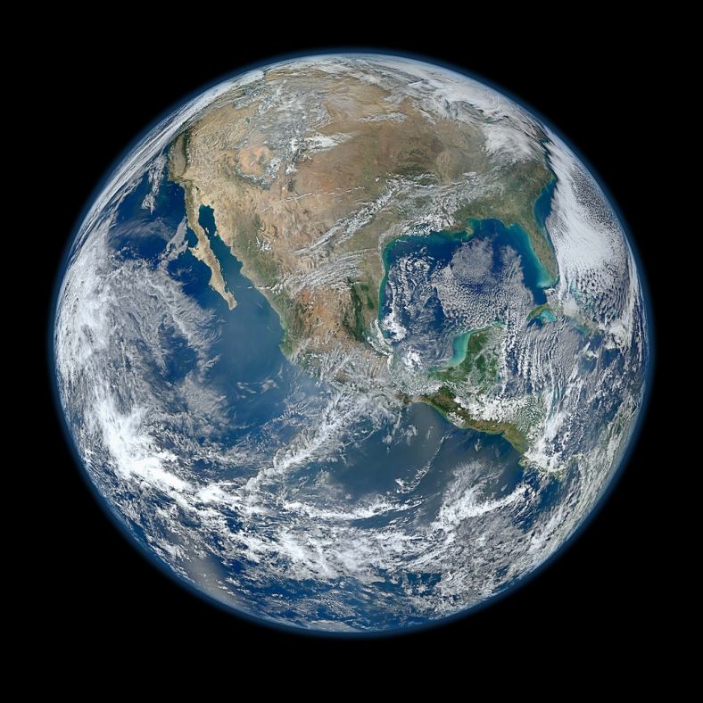 2012年版的“蓝色弹珠”，由美国宇航局的Suomi NPP卫星拍摄 