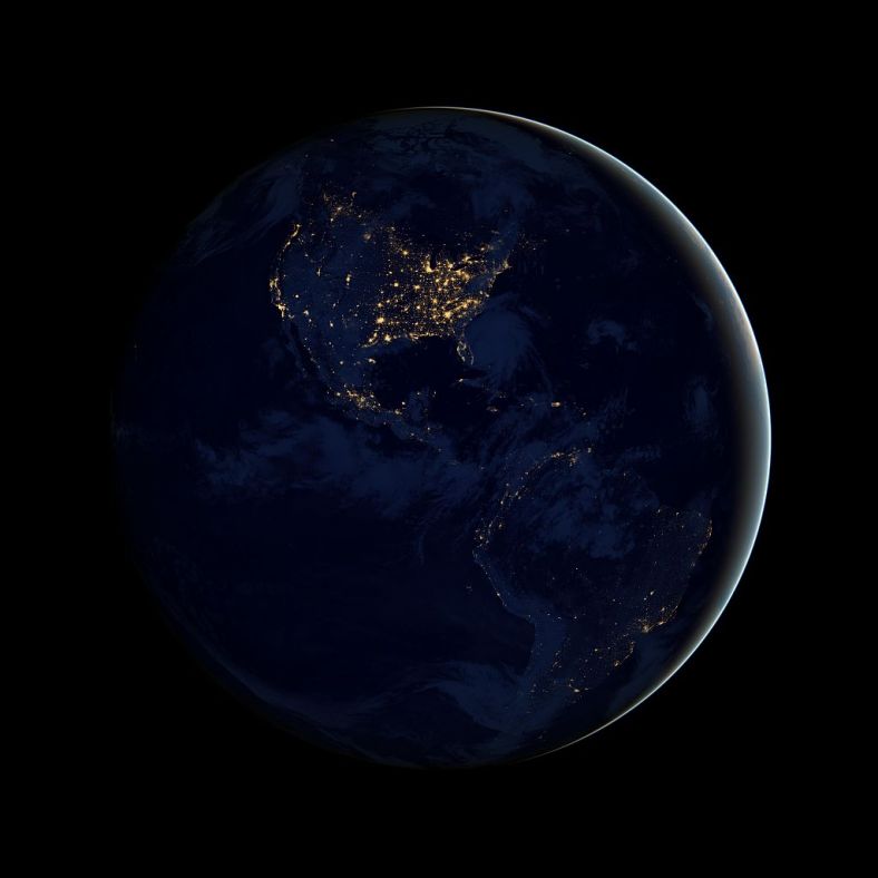 2012年公布的“黑色弹珠”，由美国宇航局Suomi NPP卫星拍摄 