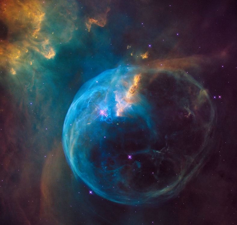 距离地球7100光年气泡星云NGC7635就是一颗沃尔夫 - 瑞叶型恒星的产物