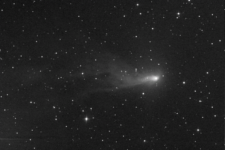 1月6日迈克尔·杰格所拍照片组成的C/2016 R2彗星动态画面