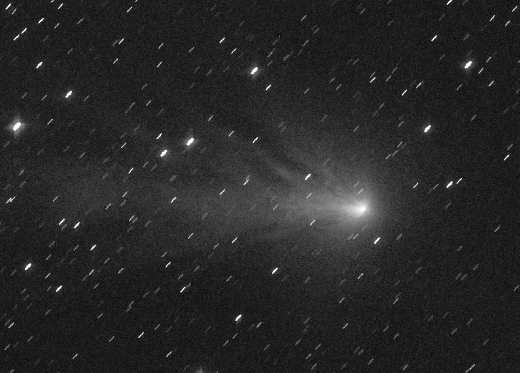 1月10日迈克尔·杰格所拍照片组成的C/2016 R2彗星动态画面