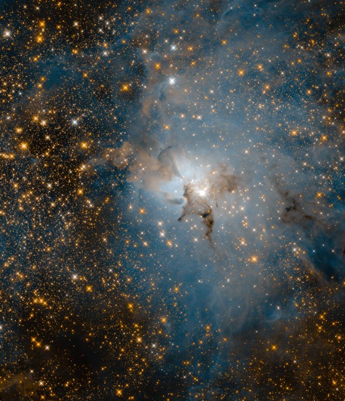 哈勃望远镜拍摄的礁湖星云近红外照片。提供了一个完全不同的视角，让天文学家得以穿透浓密的尘埃看到藏匿背后的众多恒星。它们当中大多数更为遥远，处于礁湖星云身后的背景中。不过，那些细密的亮点则是礁湖星云内的年轻恒星，狂暴的年轻恒星赫谢尔-36则位于画面的中央。(dogstar)