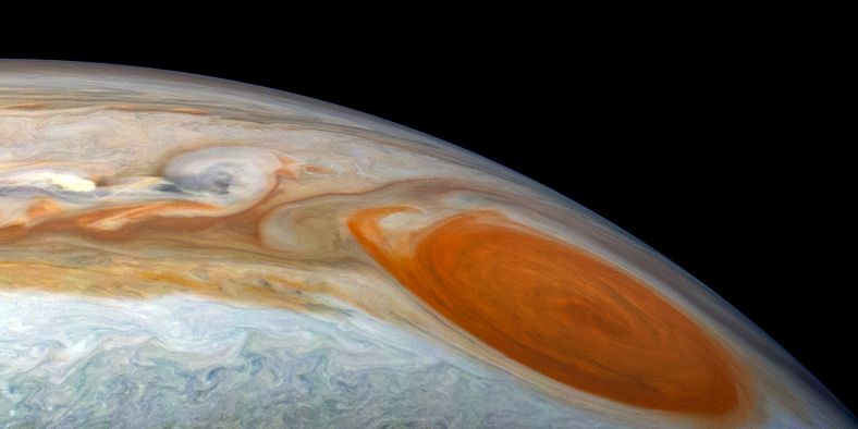 木星大红斑及周围的湍流区域
