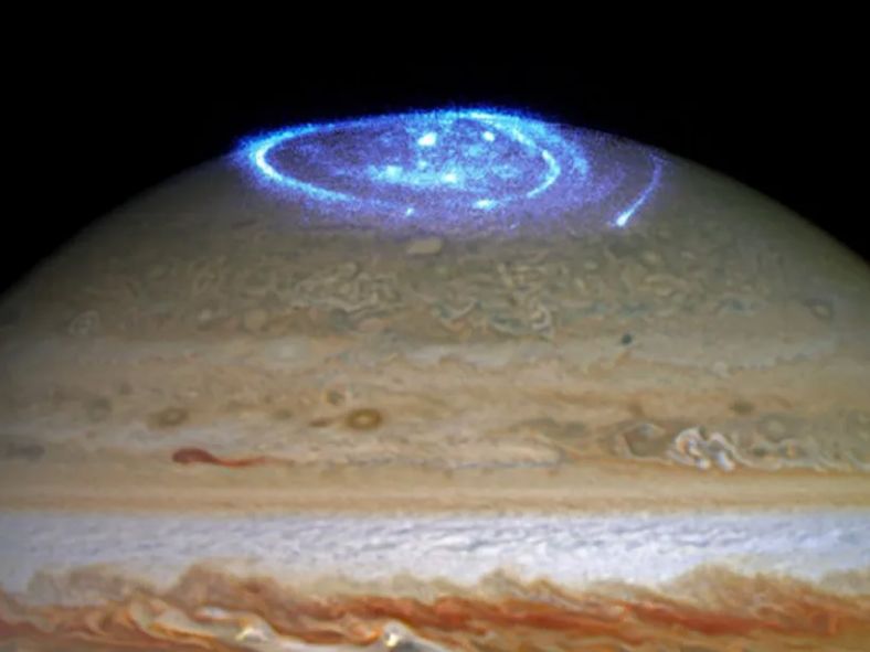 哈勃太空望远镜拍摄的木星极光