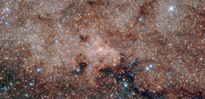 哈勃拍到银河系核心最庞大最密集的星团 