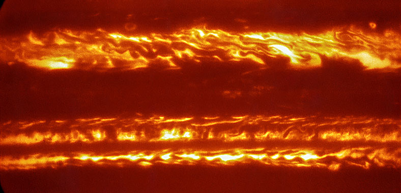 壮观木星红外照片：如同巨大火球