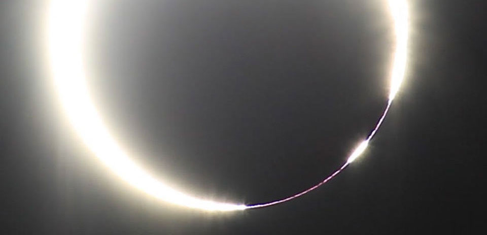 天文图吧：带有珠状火环的日食