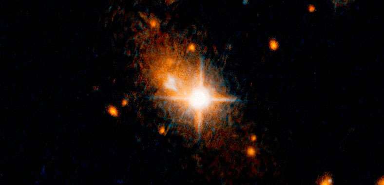 这个不幸的超级黑洞被引力波踢出了星系，飞出3.5万光年