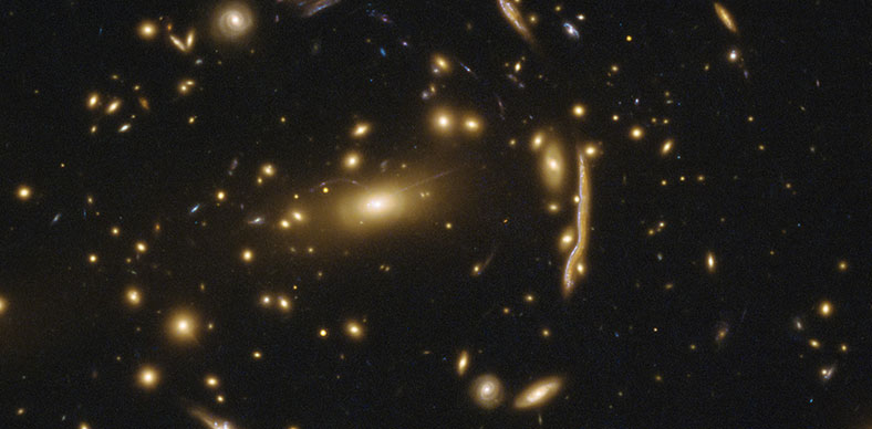 引力透镜立功！哈勃望远镜拍到遥远的“宇宙蛇”
