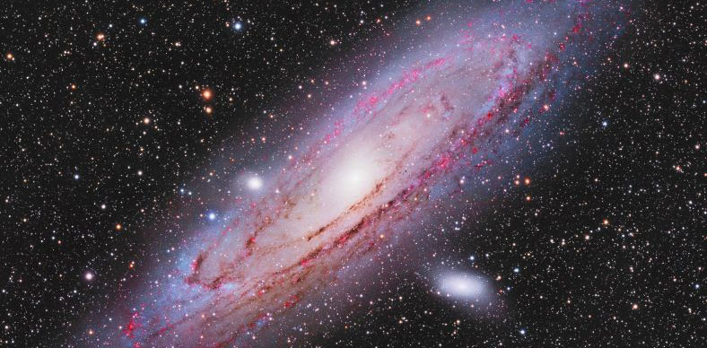 仙女星系发现俩最亲密的超大黑洞：相距不到0.01光年 质量2亿倍太阳