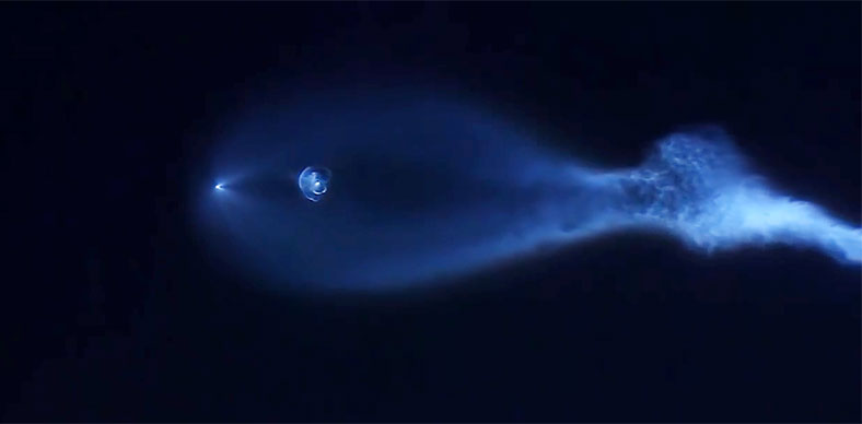 美国天空现神秘壮观光束！原来是SpaceX在发射一箭十星(视频)