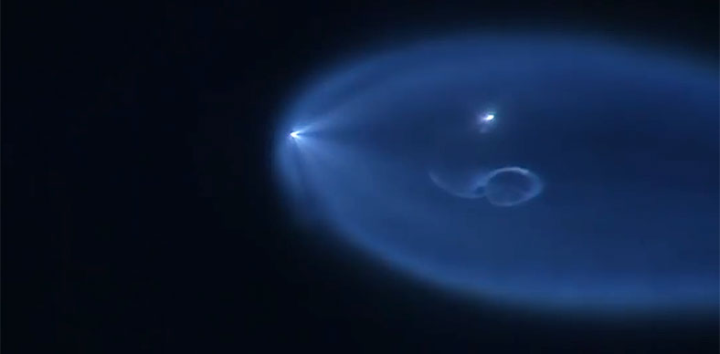 视频：SpaceX火箭升空后出现神秘光束全过程