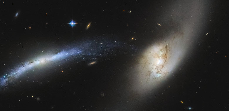 天文图吧：哈勃拍到星系“水龙卷”