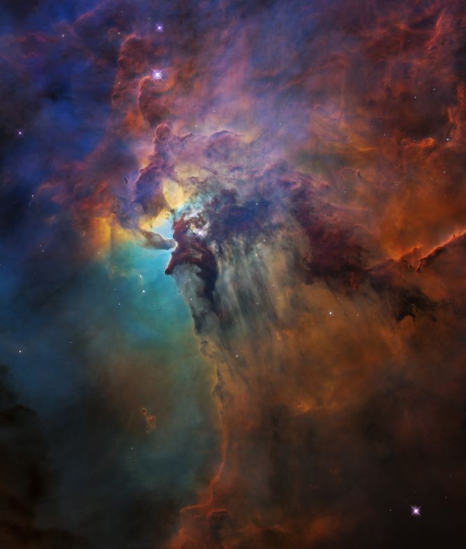 哈勃望远镜升空28周年：拍到4千光年外壮观礁湖星云