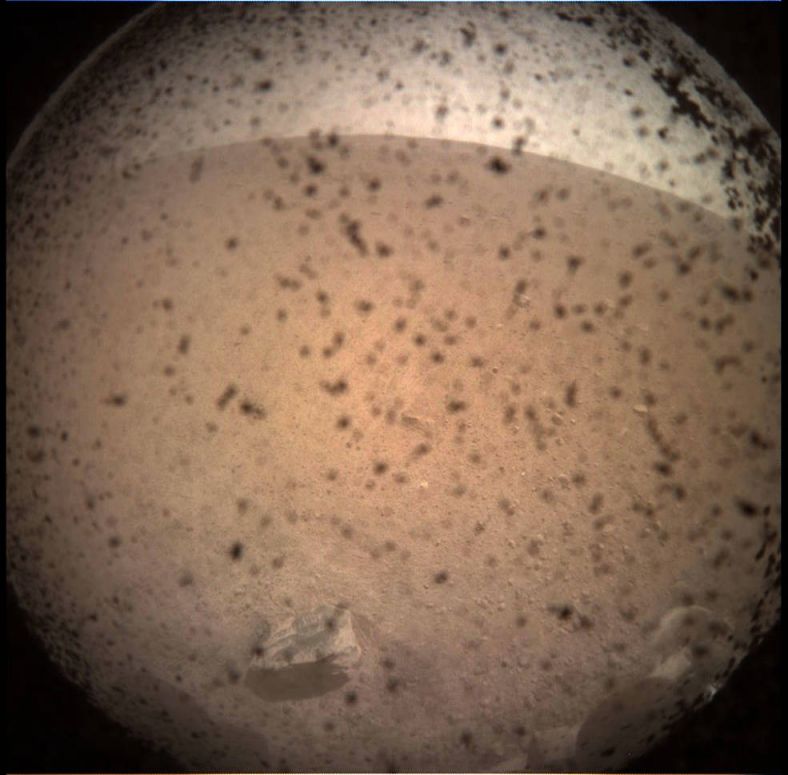 洞察号探测器成功降落火星传回首张图像