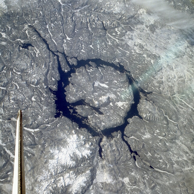 地球的曼尼古根陨石坑