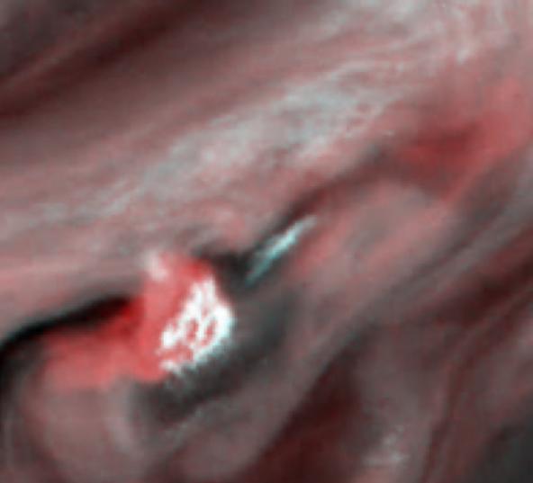 发生在木星大红斑西北方10,000 公里处的雷暴（伽利略号摄）
