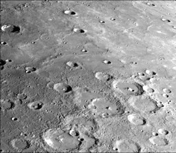 水星的平原地带（图中右上部）