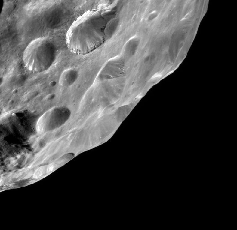 土卫九Phoebe的表面（卡西尼号探测器摄）