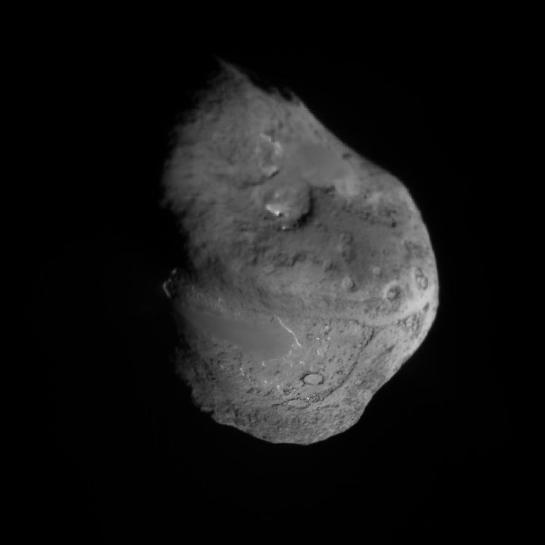 坦普1号彗星的彗核