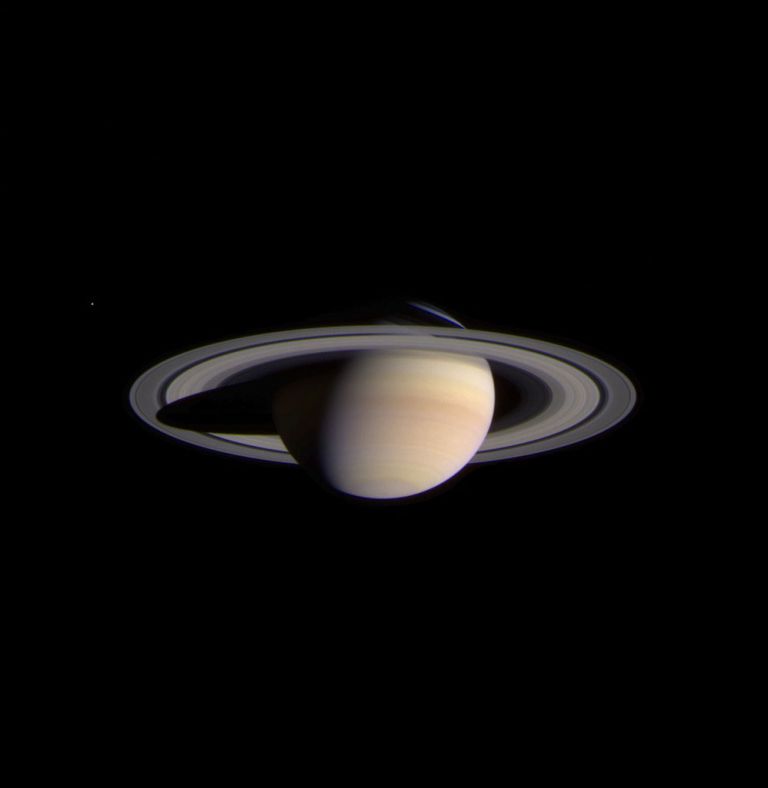 “卡西尼”发回的土星照片