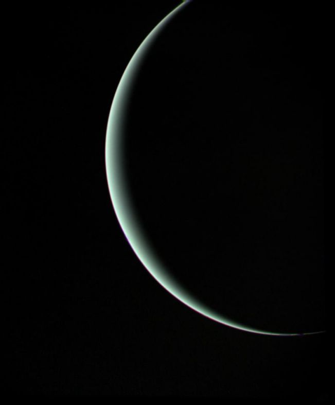 旅行者二号拍摄的最后一张天王星照片，此时的旅行者号正离开天王星前往海王星（旅行者二号摄）