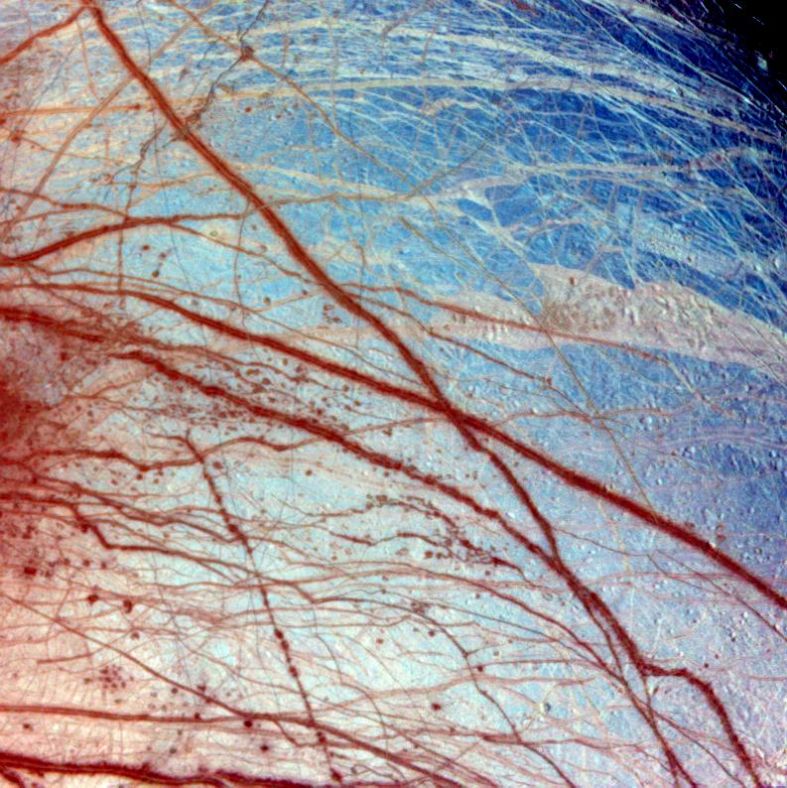 木卫二Europa表面的条纹（伽利略号摄）