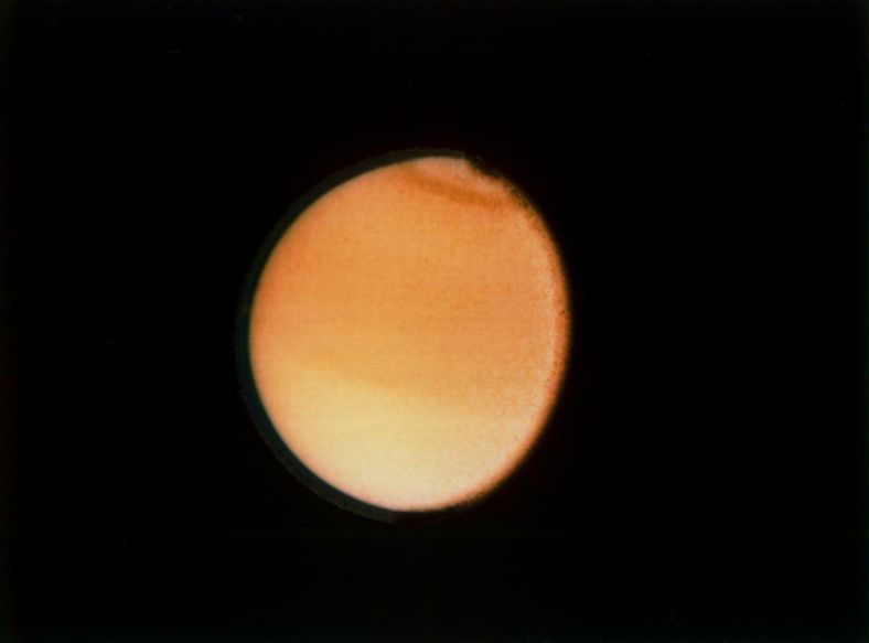 土卫六Titan（旅行者二号摄）