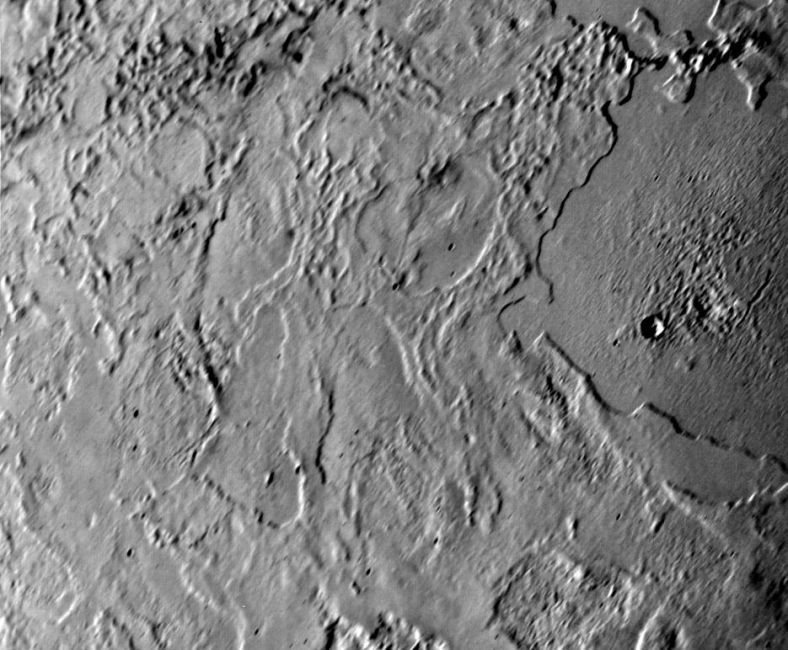 海卫一Triton北半球的部分区域（旅行者二号摄）