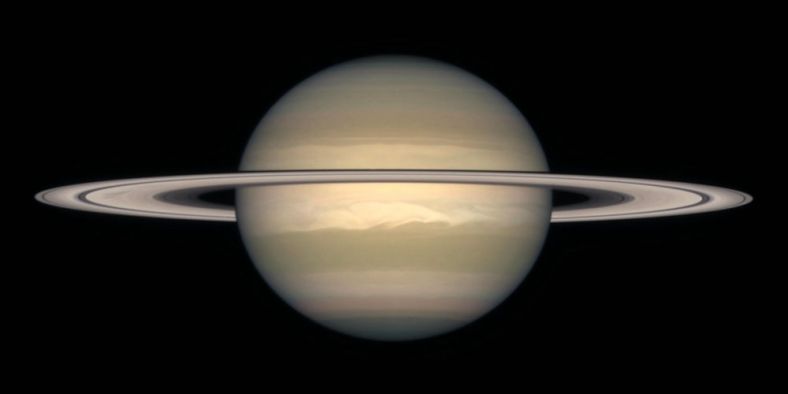 1996年10月拍摄的土星（哈勃太空望远镜摄）