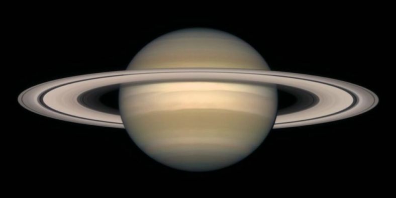 1997年10月拍摄的土星（哈勃太空望远镜摄）