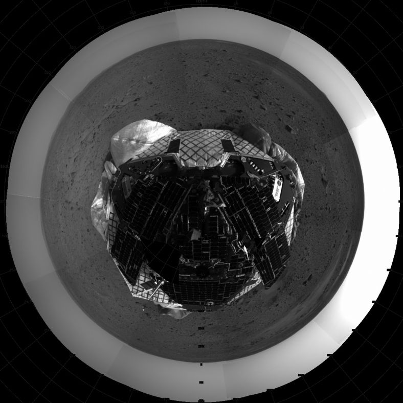 俯视登陆火星的勇气号——勇气号从火星传回的首批图片之一