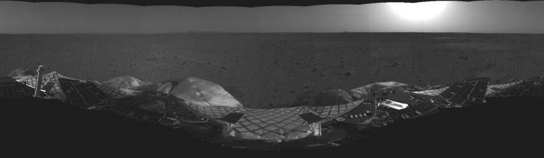 登陆点全景图——勇气号从火星传回的首批图片之一