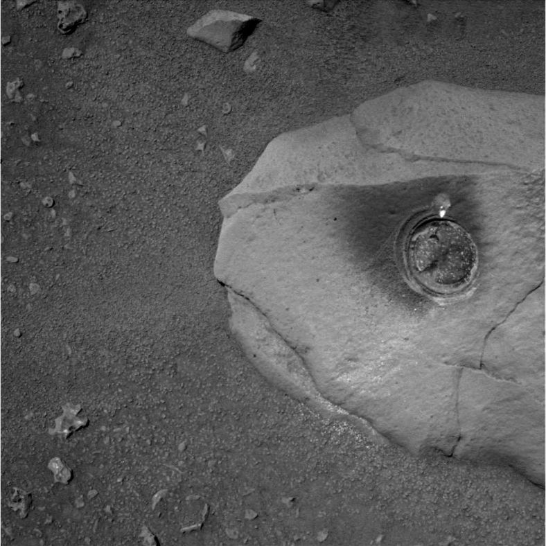 人类在火星表面上留下的第一个“人造”洞