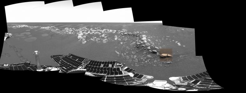 火星地面裸露的岩层特写