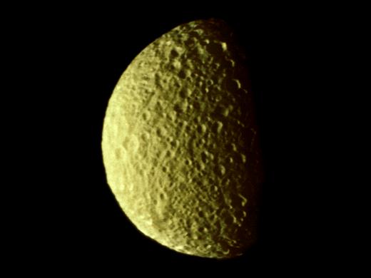 土卫一Mimas（旅行者一号摄）