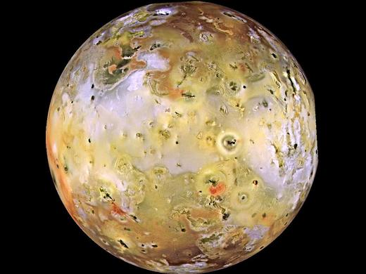 木卫一Io背对木星的一面（伽利略号摄）