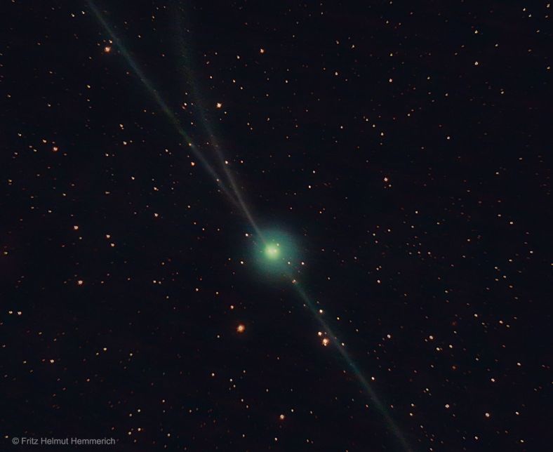 几乎有三条彗尾的恩克彗星 