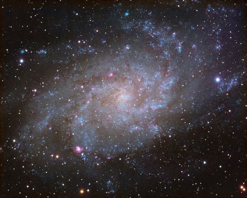 M33: 三角座大星系 
