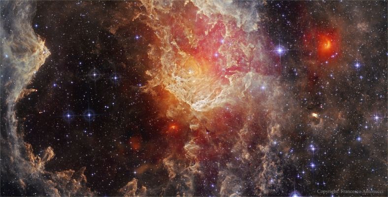 NGC 7822：红外光波段的恒星与尘埃柱 