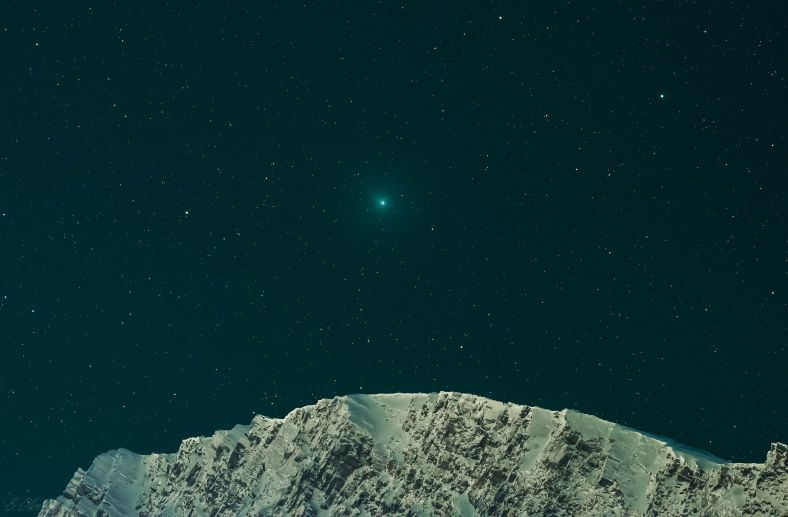 挪威上空的46P彗星