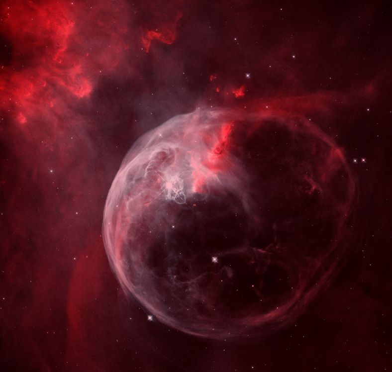 星际魅影：气泡星云NGC 7635