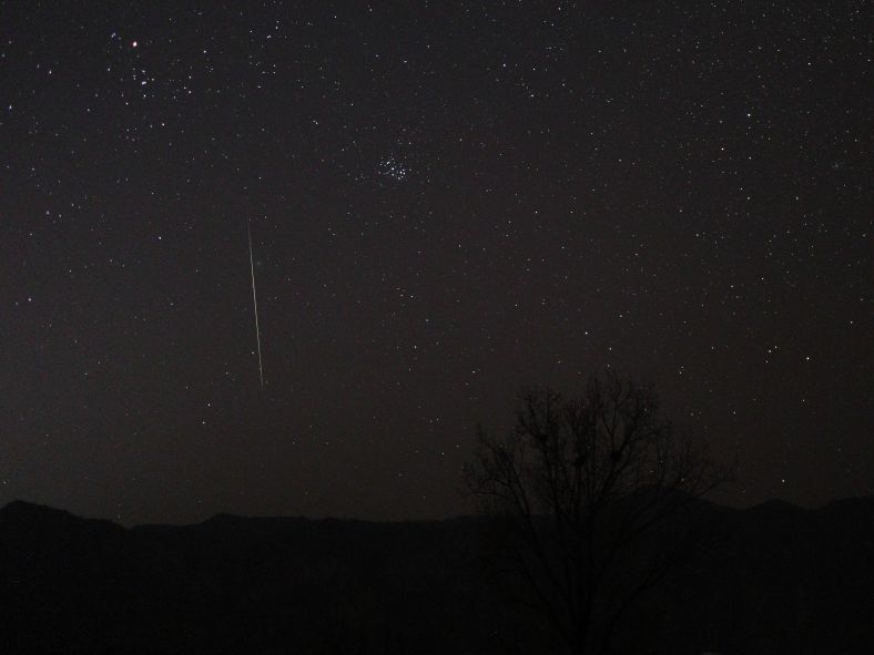 双子座流星雨“射中”46P彗星