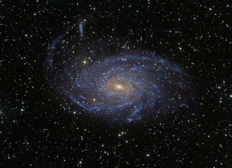 螺旋星系NGC 6744