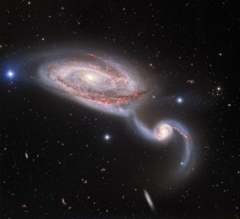 苍鹭星系：1.6亿光年外的星系碰撞